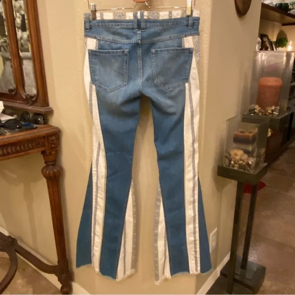 FREE PEOPLE Women Blue Danica Mid Rise Flare Bell Bottom Raw Hem Boho Jeans -27